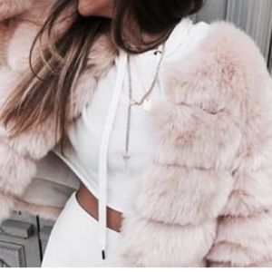 MAKE AN OFFER TODAY ON ANY ITEM💕